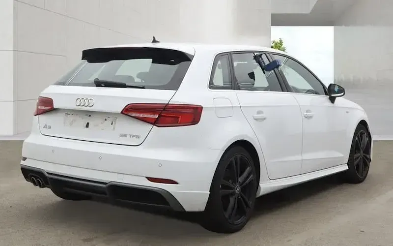 Used Audi A3 Sportback S-Line 150 HP (110 kW) 2018 White Hatchback