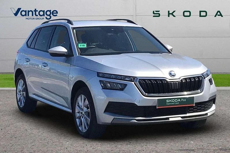 Brilliant silver metallic Used 2023 Skoda Kamiq SE SUV | £16,290 (Fair price) - Image 1/4