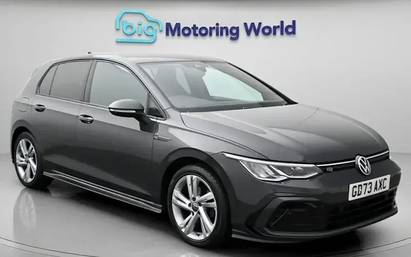 Second-hand VW Golf VIII R-line 131 CP (96 kW) 2024 Hatchback