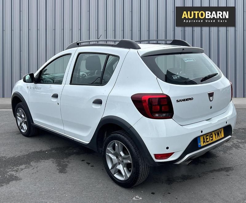 Used Dacia Sandero Comfort 90 HP (66 kW) 2019 White Hatchback