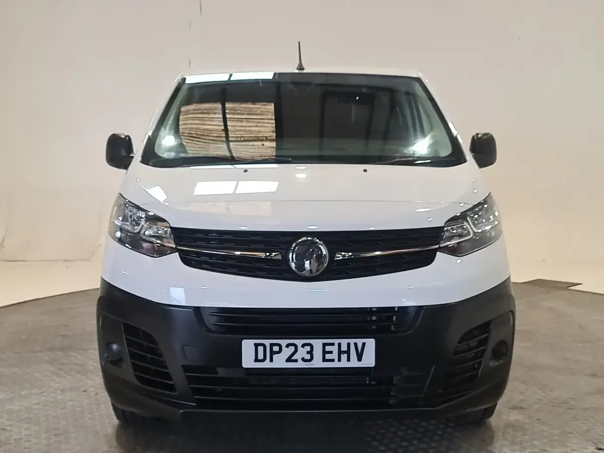 Used Vauxhall Vivaro 100 HP (73 kW) 2023 White MPV
