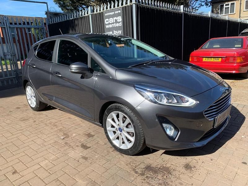 Used Ford Fiesta Titanium 100 HP (73 kW) 2017 Grey Hatchback