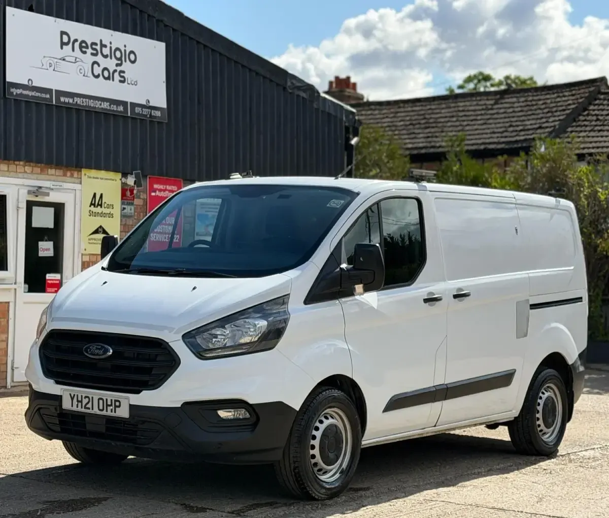 Used Ford Transit Custom 105 HP (77 kW) 2021 White Van