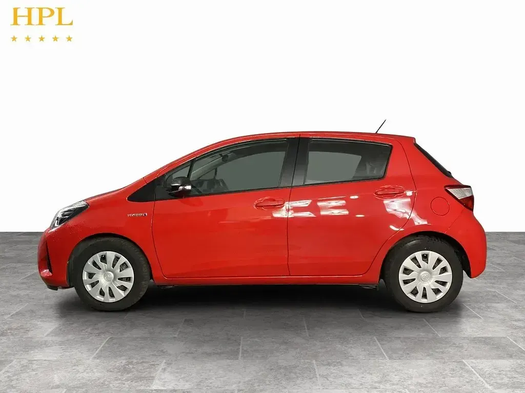 Used Toyota Yaris Active 100 HP (73 kW) 2019 Red Hatchback