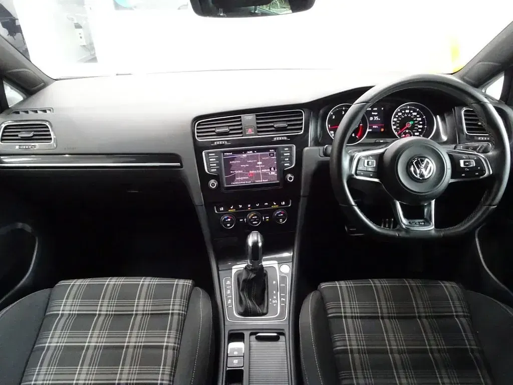 Used VW Golf VII GTD 184 HP (135 kW) 2017 Silver Hatchback