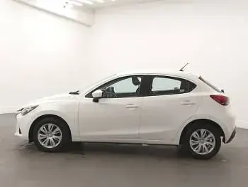 Used Mazda 2 75 HP (55 kW) 2016 White Hatchback