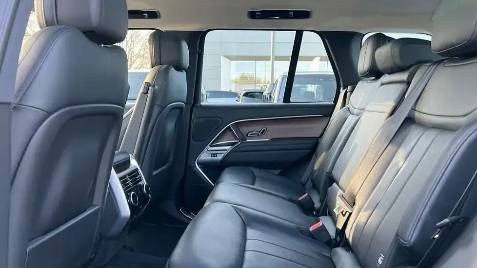 Used Land Rover Range Rover HSE 350 HP (257 kW) 2024 Grey SUV