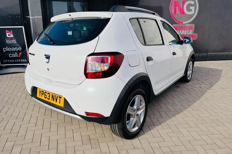 Used Dacia Sandero Ambiance 90 HP (66 kW) 2013 White Hatchback