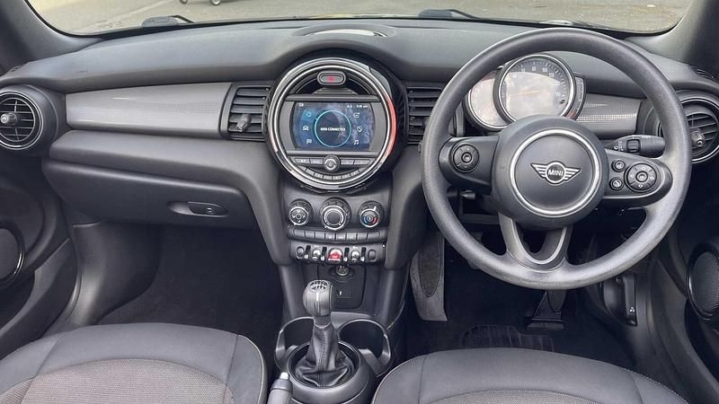 Używany Mini Cooper Classic 134 KM (98 kW) 2020 Czarny Hatchback