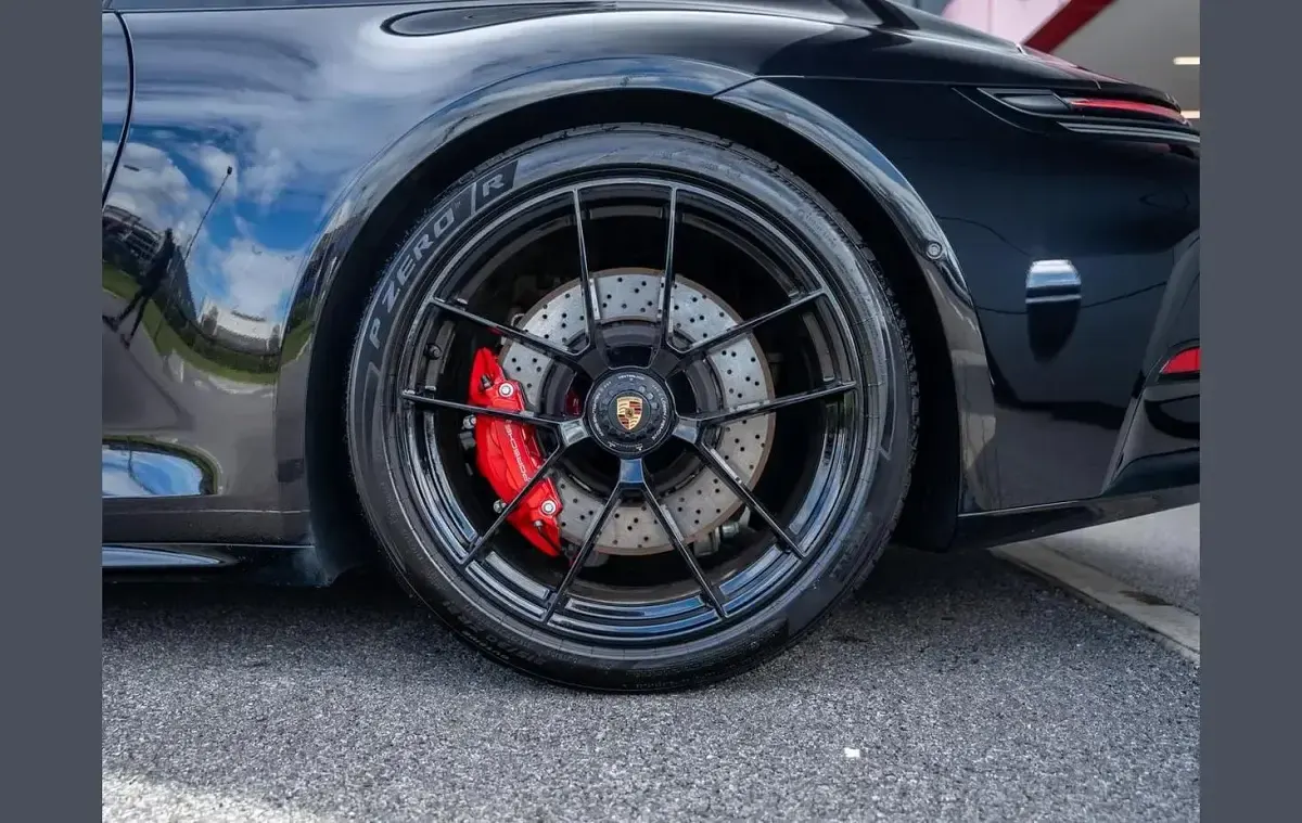 Begagnad Porsche 911 534 HK (392 kW) 2025 Svart Sportkupé