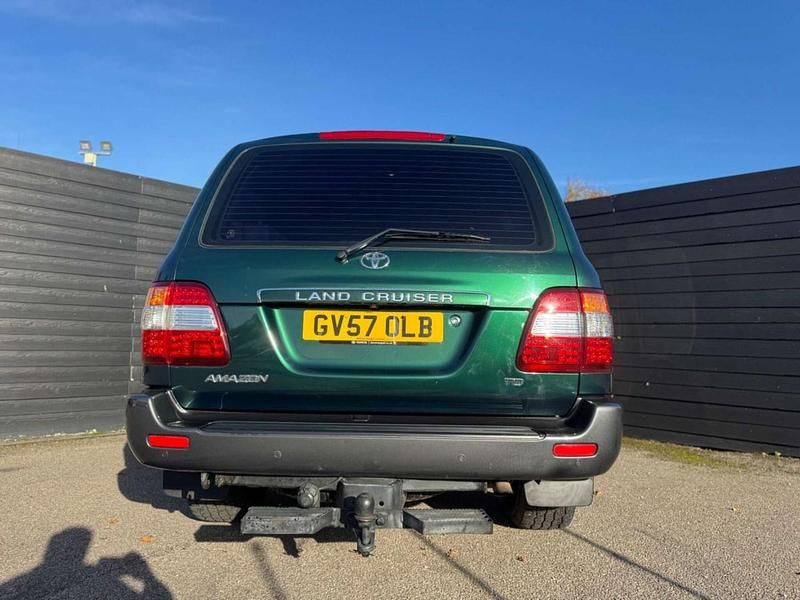 Used Toyota Land Cruiser 201 HP (147 kW) 2007 Green Estate