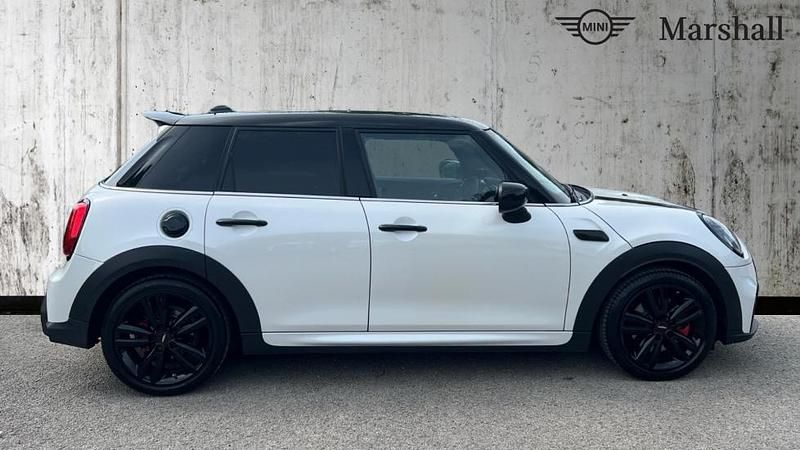 Gebraucht Mini Cooper S Premium Plus 178 PS (130 kW) 2023 Weiß Kleinwagen