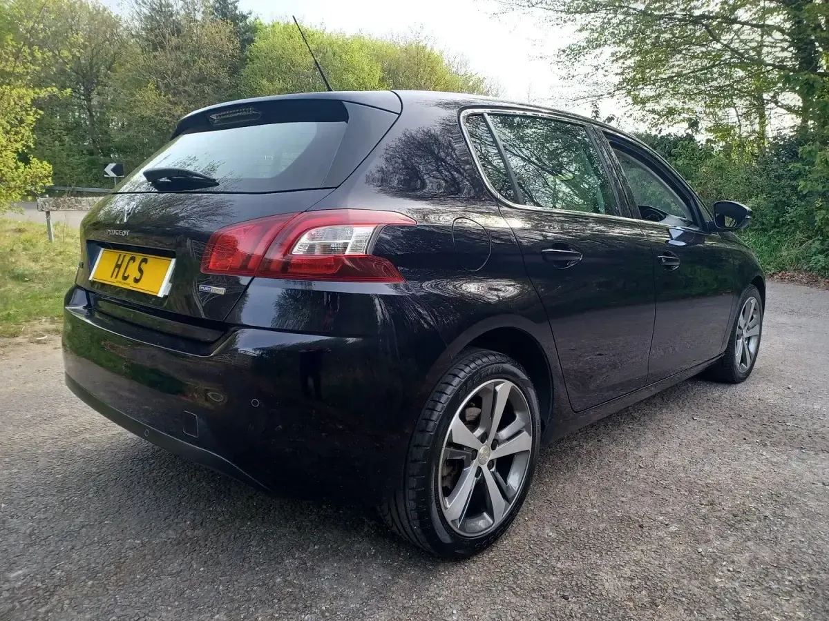 Used Peugeot 308 Allure 130 HP (95 kW) 2016 Blue Hatchback