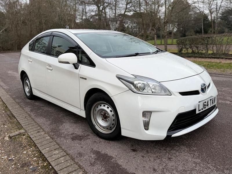 Used Toyota Prius 122 HP (89 kW) 2019 White Hatchback