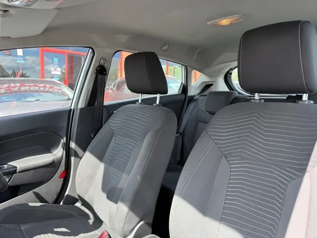 Used Ford Fiesta Zetec 120 HP (88 kW) 2014 White Hatchback