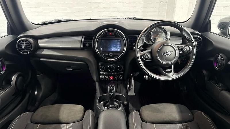 Używany Mini Cooper Hatch 134 KM (98 kW) 2020 Czarny Hatchback