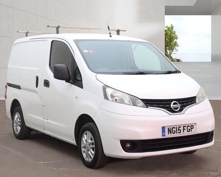 Used Nissan NV200 Tekna 110 HP (80 kW) 2015 White MPV