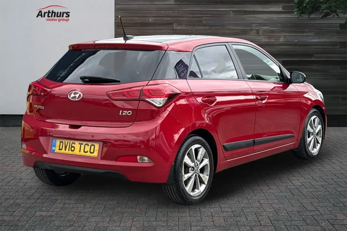 Used Hyundai i20 Premium SE 90 HP (66 kW) 2016 Red Hatchback