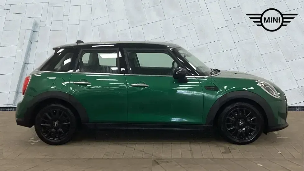 Used Mini Cooper Classic 134 HP (98 kW) 2023 Green Hatchback