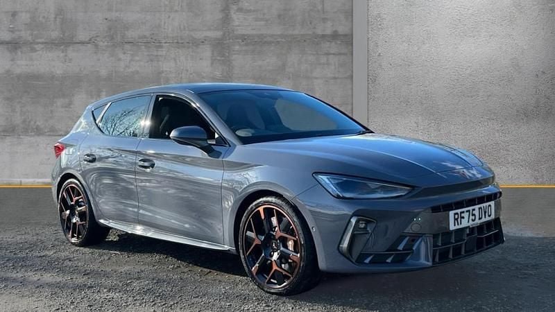 New Cupra Leon VZ3 272 HP (200 kW) 2026 Special metallic  graphene grey Hatchback