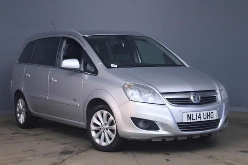 Used Vauxhall Zafira Design Edition 120 HP (88 kW) 2014 Silver metallic MPV