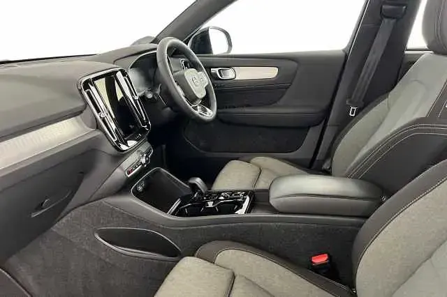 Used Volvo XC40 Plus 211 HP (155 kW) 2022 Black stone SUV