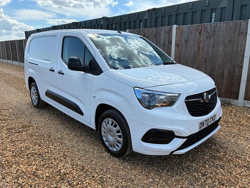 White Used 2020 Vauxhall Combo Sportive MPV | £5,495 (Fair price) - Image 1/4