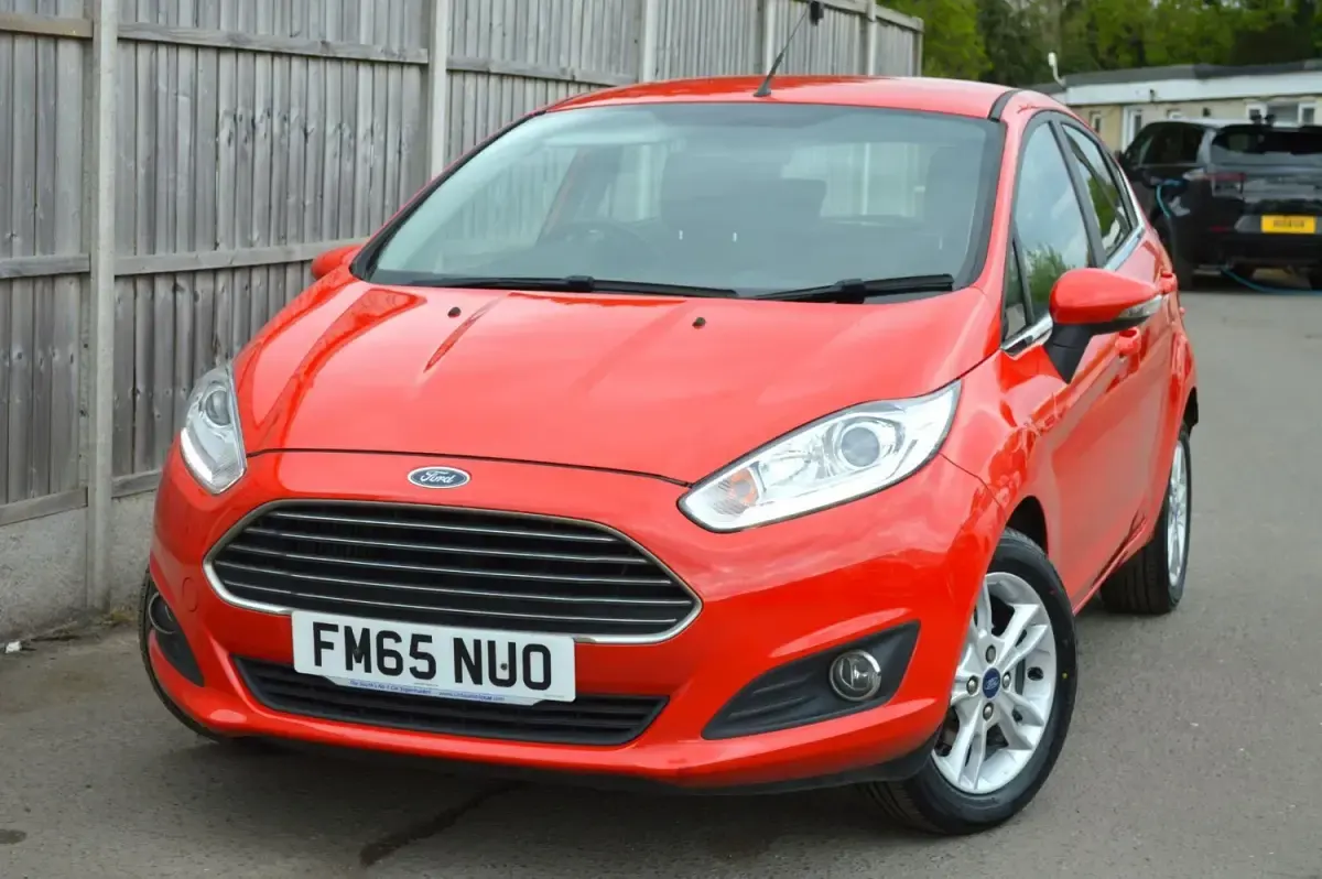 Usado Ford Fiesta Zetec 2015 Rojo Utilitario