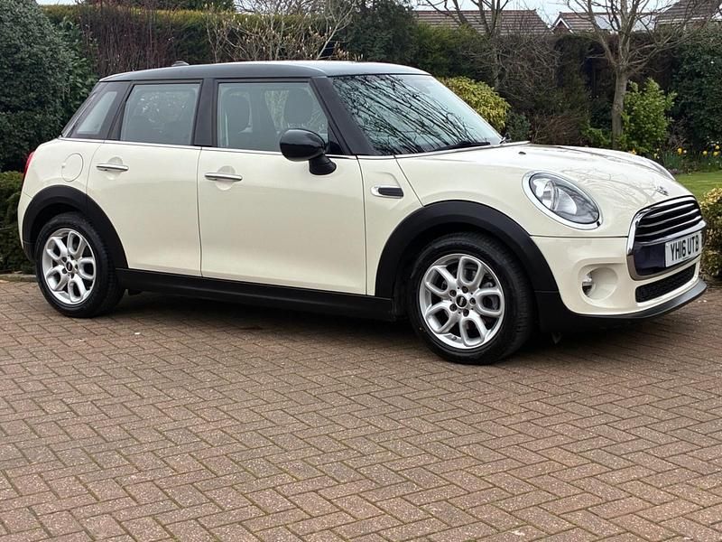 Used Mini Cooper Hatch 2016 White Hatchback