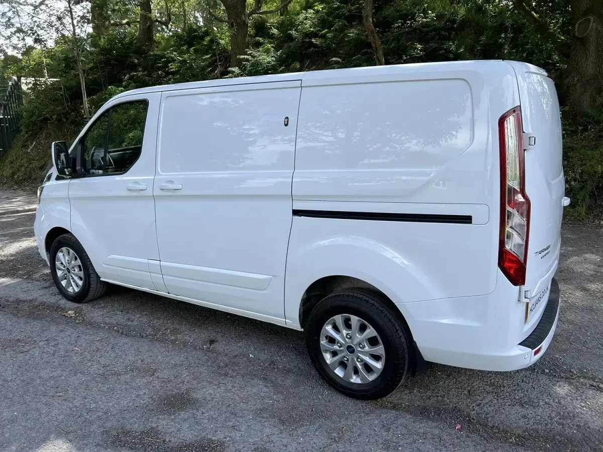 Used Ford Transit Custom Limited 130 HP (95 kW) 2021 White Van