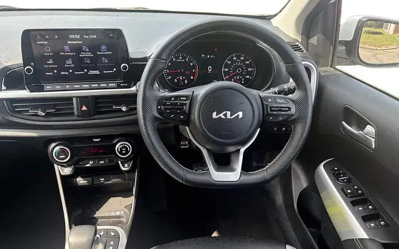 Used Kia Picanto X-Line 67 HP (49 kW) 2023 White Hatchback