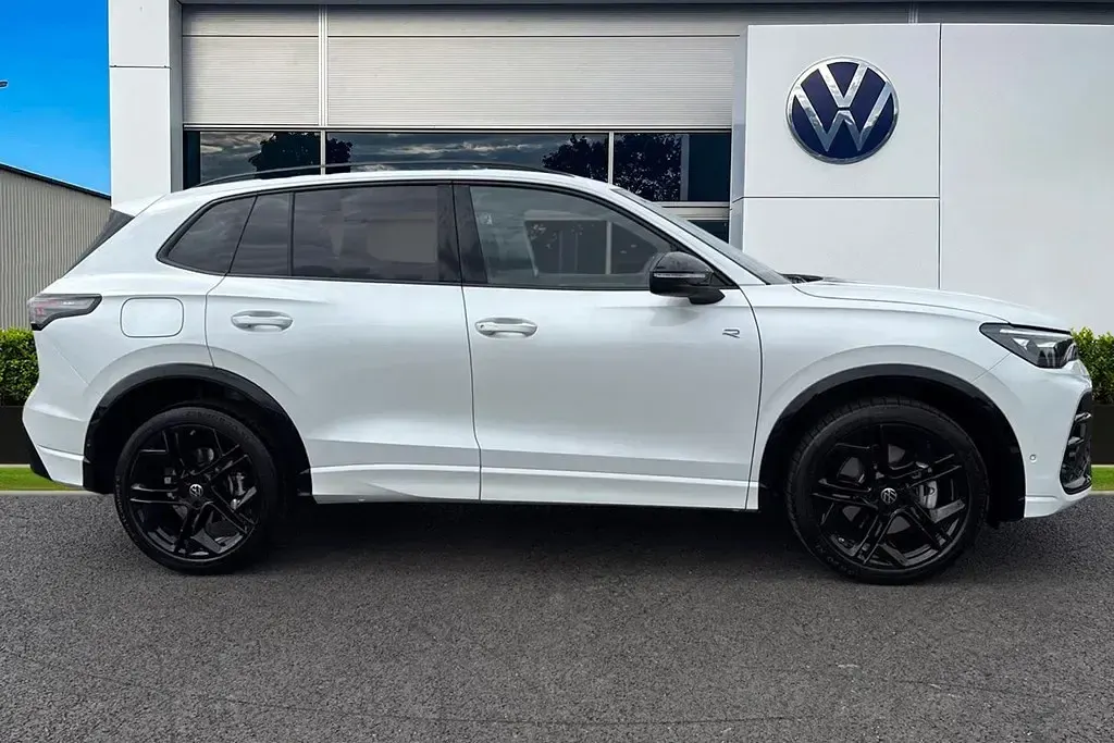 Used VW Tiguan R-line 265 HP (194 kW) 2026 White SUV