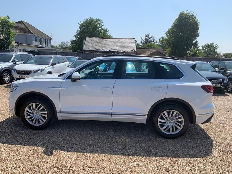 Used VW Touareg SEL 231 HP (169 kW) 2018 White SUV