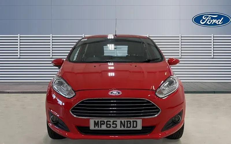 Used Ford Fiesta Zetec 101 HP (74 kW) 2016 Red Hatchback