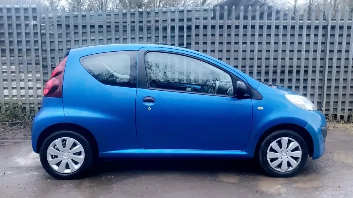 Used Peugeot 107 Access 68 HP (50 kW) 2013 Blue Hatchback
