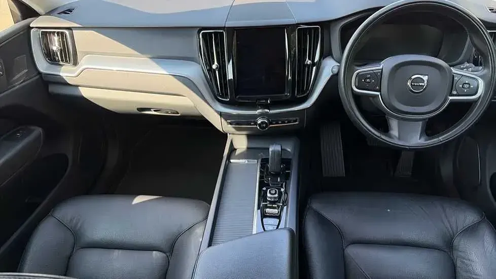 Used Volvo XC60 Momentum 247 HP (181 kW) 2020 SUV
