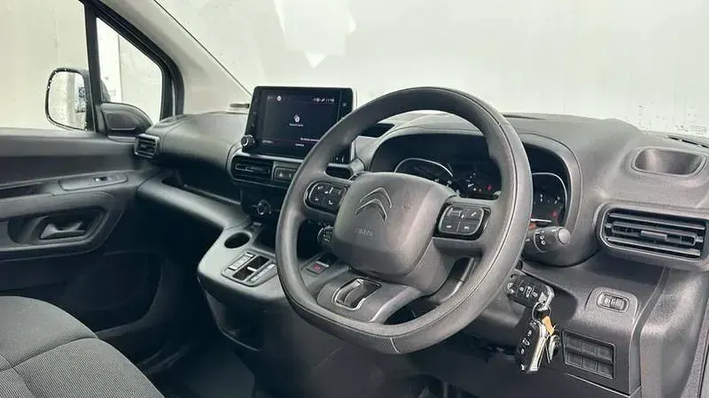 Used Citroën Berlingo 130 HP (95 kW) 2023 White MPV