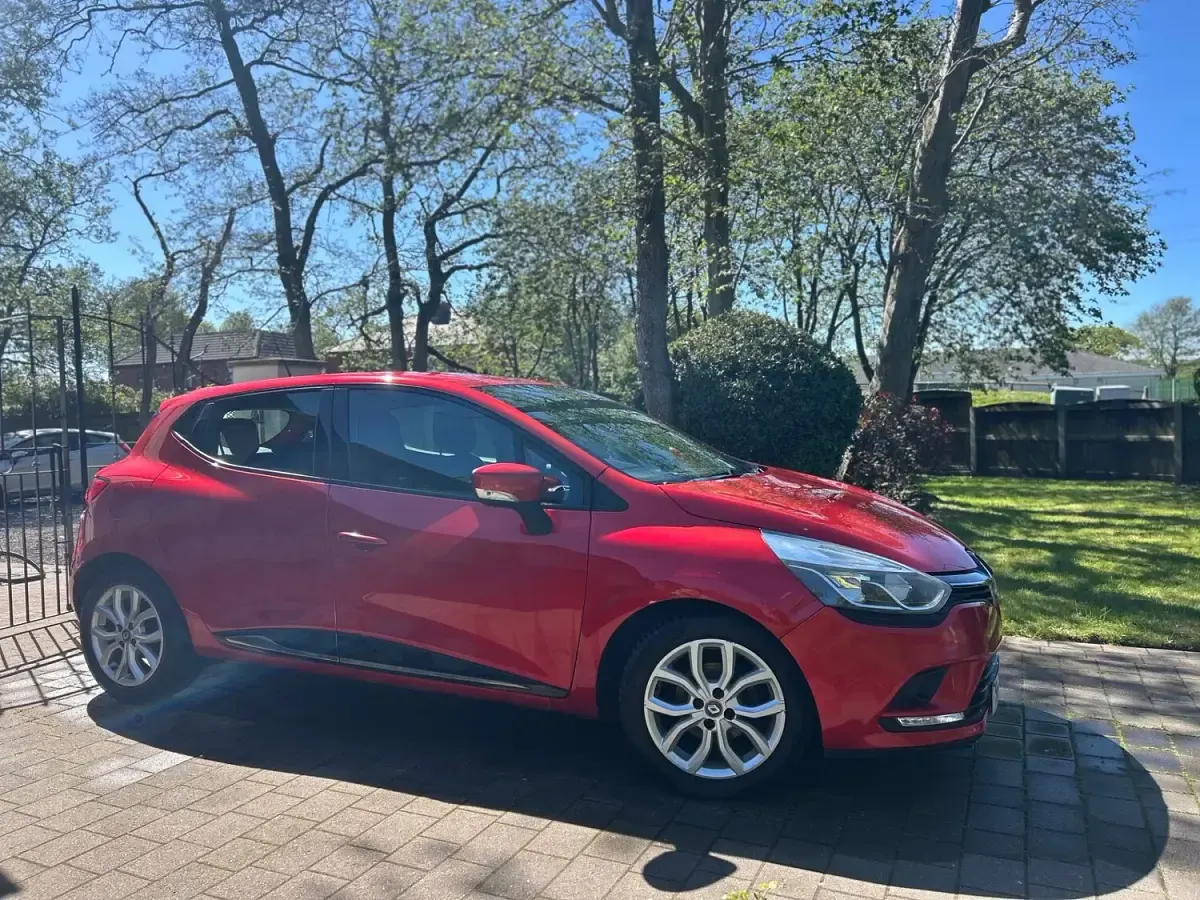 Used Renault Clio Dynamique 2017 Red Hatchback