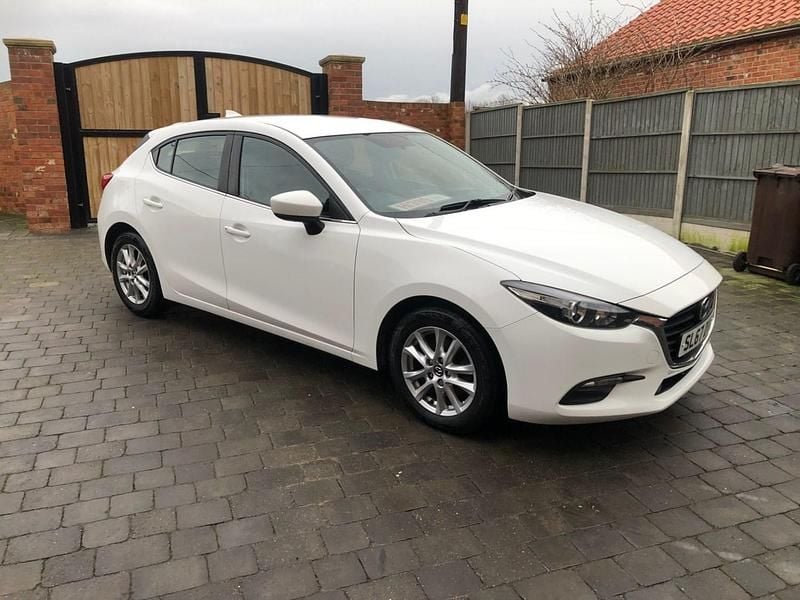 Used Mazda 3 120 HP (88 kW) 2017 White Hatchback