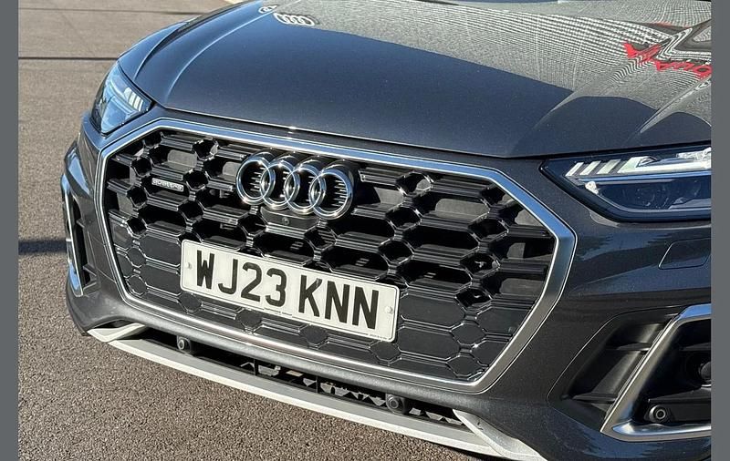Begagnad Audi Q5 S-Line 204 HK (150 kW) 2023 Grå SUV