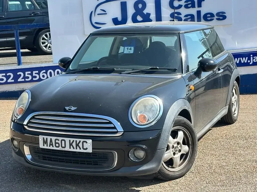 Usado Mini ONE Hatch 98 CV (72 kW) 2010 Negro Utilitario