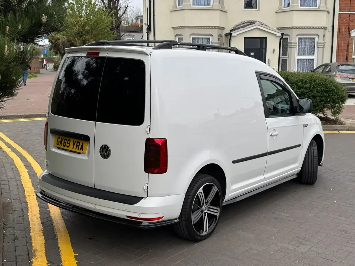 Used VW Caddy Highline 102 HP (75 kW) 2019 White MPV