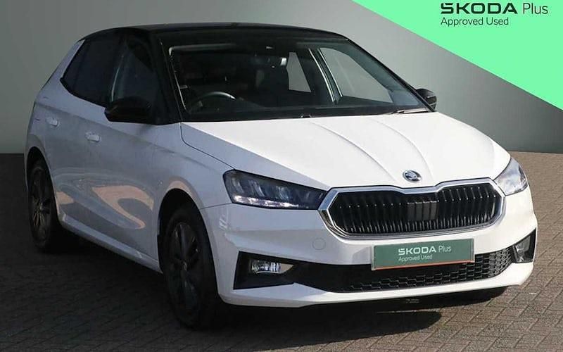 Used Skoda Fabia Colour Edition 80 HP (58 kW) 2023 Candy white body / black magic pearl effect roof Hatchback