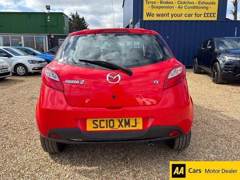 Usado Mazda 2 75 HP (55 kW) 2010 Vermelho Citadino