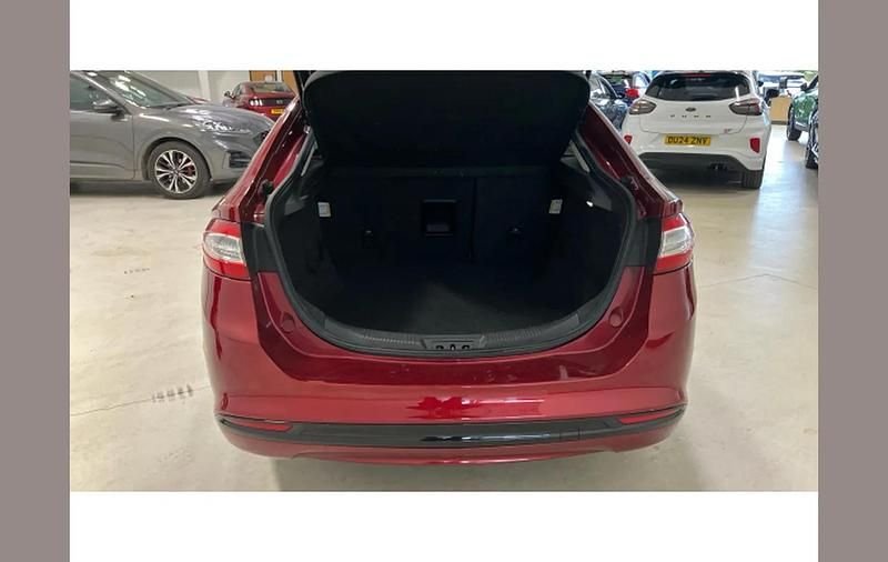 Used Ford Mondeo Titanium 150 HP (110 kW) 2018 Red Hatchback