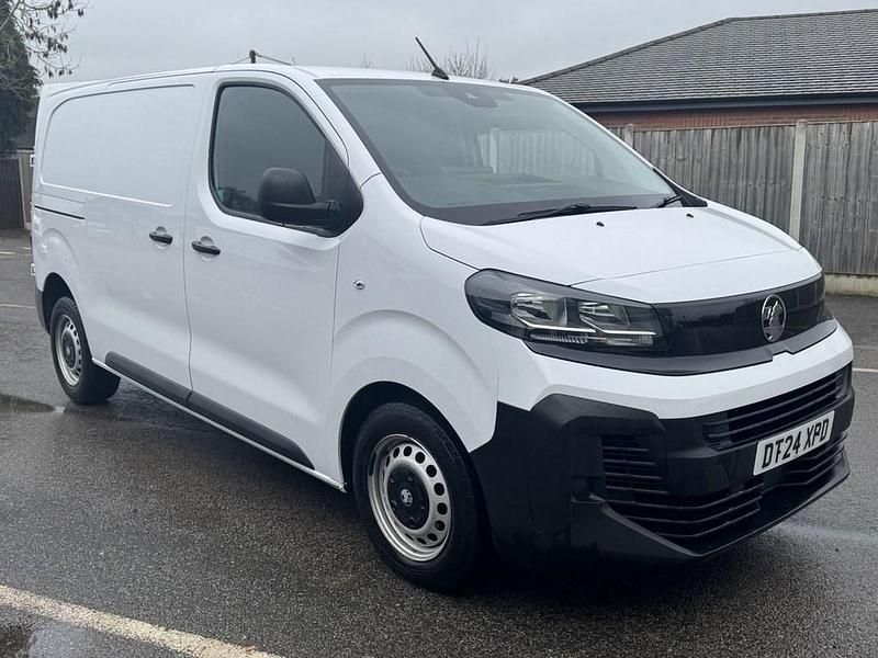 Used Vauxhall Vivaro S 120 HP (88 kW) 2024 White MPV
