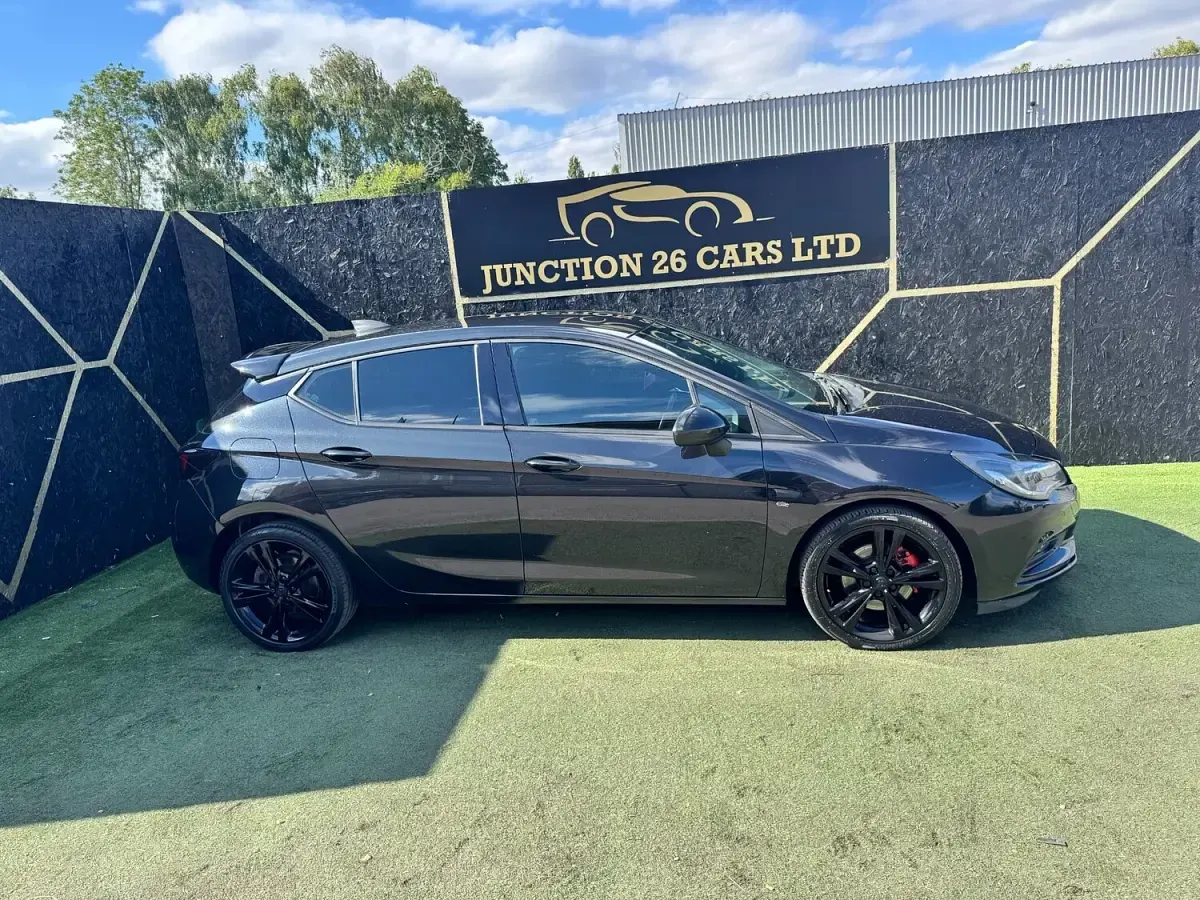 Used Vauxhall Astra Elite 160 HP (117 kW) 2016 Black Hatchback