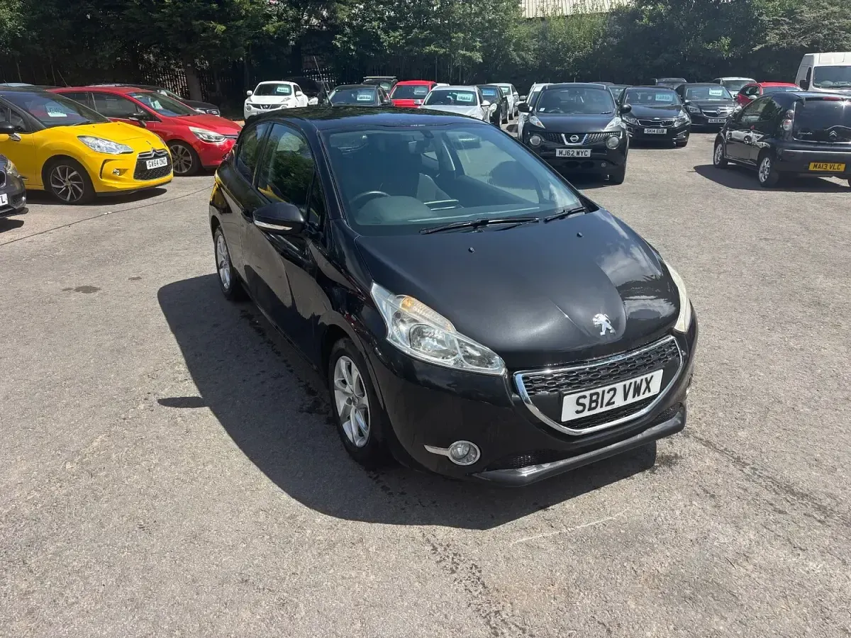 Used Peugeot 208 Active 68 HP (50 kW) 2012 Black Hatchback