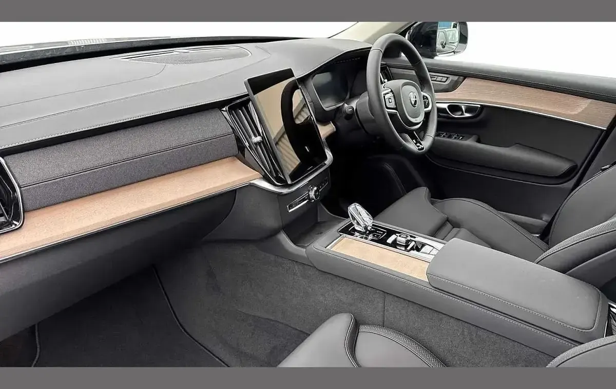 Used Volvo XC90 Plus 247 HP (181 kW) 2025 Grey SUV