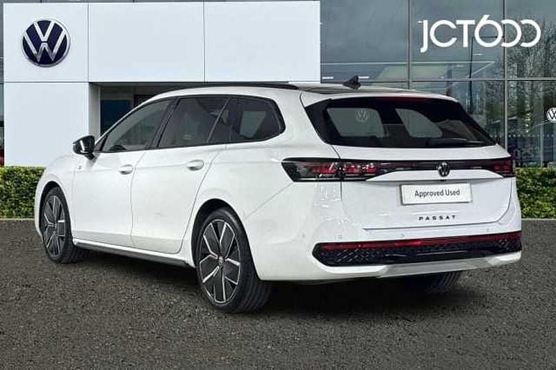 Used VW Passat R-line 150 HP (110 kW) 2024 White Estate